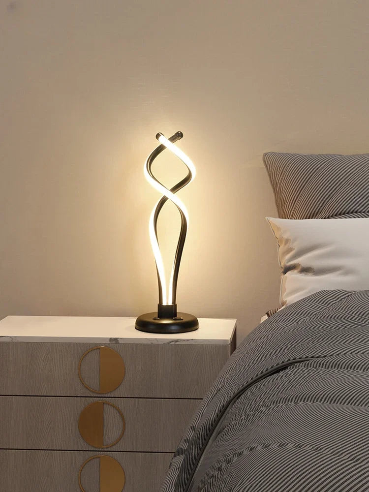Table Lamp Bedside Modern Minimalist Creative Bedroom Fashionable Study Bedside USB Charging Lampadaire Salon Tall Lamp