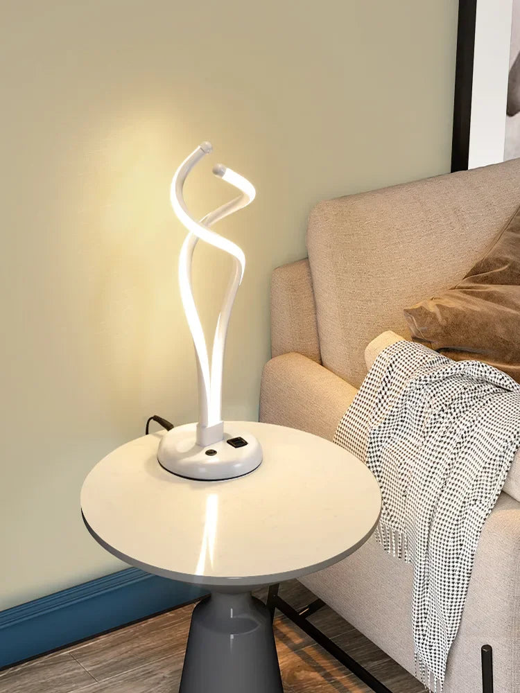 Table Lamp Bedside Modern Minimalist Creative Bedroom Fashionable Study Bedside USB Charging Lampadaire Salon Tall Lamp